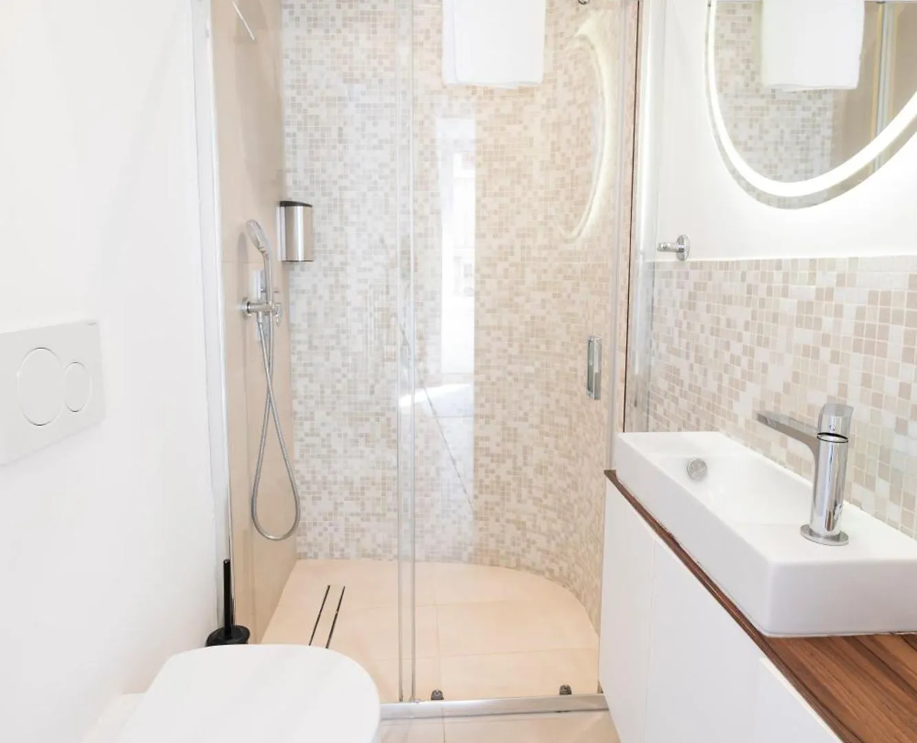 Stunning 1Br, 2Bath Apartment In The Heart Of Rome 6C Italia