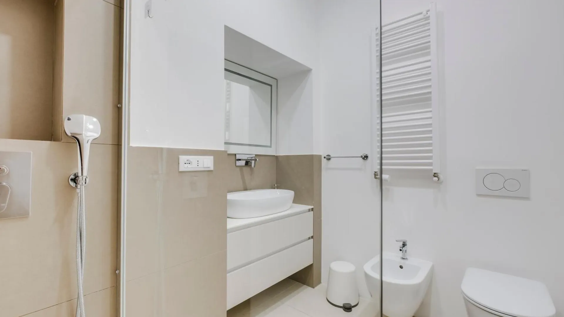 Stunning 1Br, 2Bath Apartment In The Heart Of Rome 6C Italia